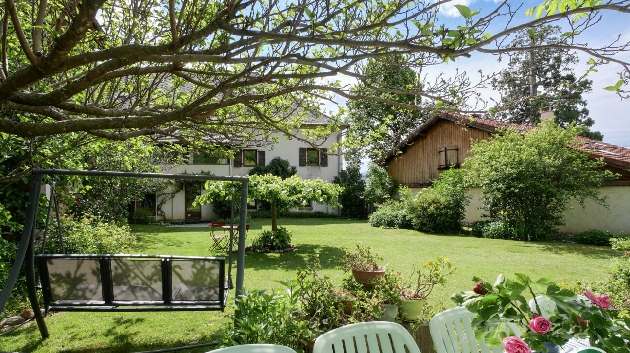 espace ext. fleuri et calme